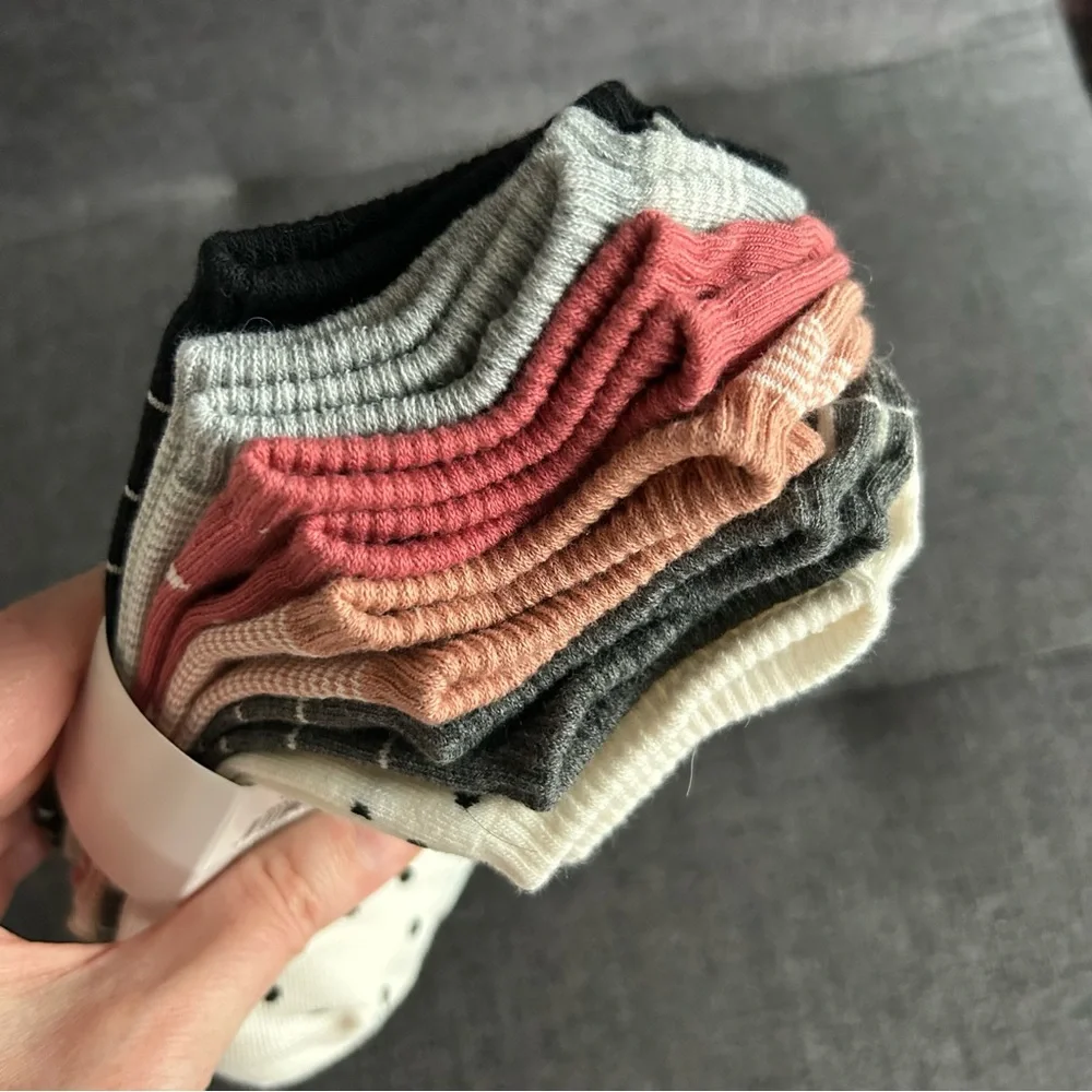 Old Navy Set/6 Women’s Abstract Geometric Theme Variety Ankle Socks, One Size